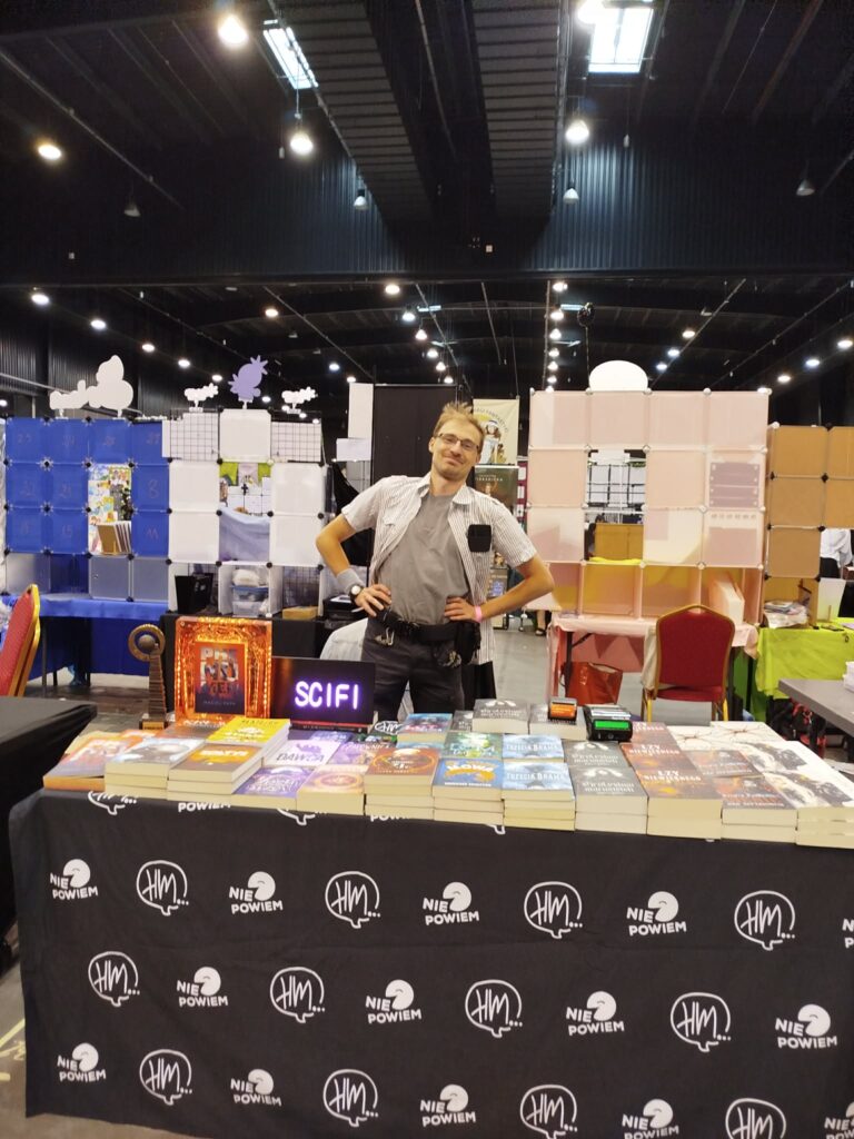 Materiał promocyjny Wydawnictwa Hm/Nie Powiem, wystawcy Festiwalu SZTORM 2026